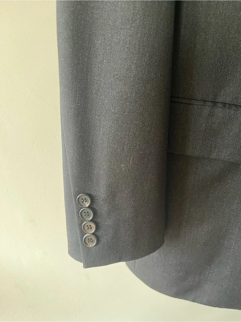 Hugo Boss Men's Two Piece Charcoal Gray Suit 36R W31 L30 Super 100 Wool Classic